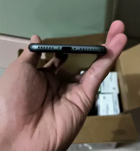 个人闲置苹果8 64g 国行，功能完好，随...