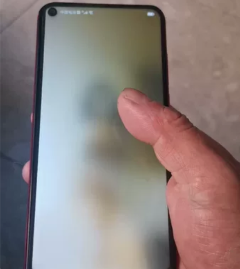 适合女生用的大红荣耀v20.换过触摸屏，其...