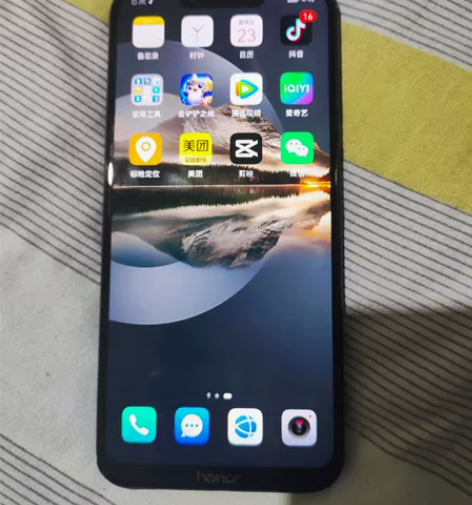 荣耀play自用机  刚换的原装内外屏和电...