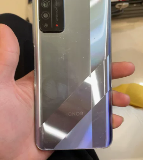 荣耀x10。 6+128屏幕无任何划痕 配...