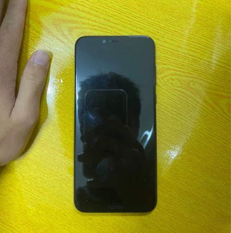 出一台荣耀play，高考完后换了苹果11不...