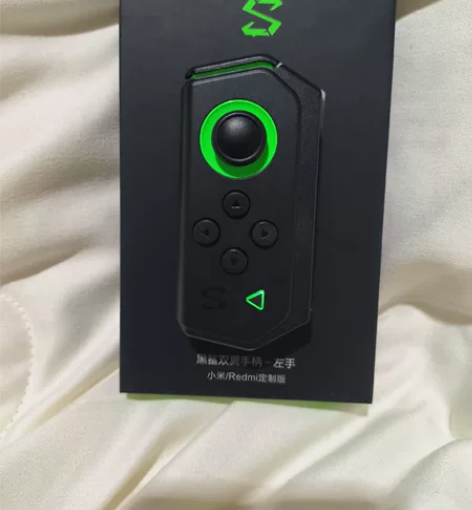 黑鲨双翼手柄，全新仅拆封未使用 感兴趣的话...