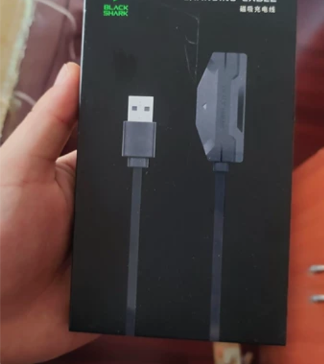 黑鲨磁吸充电线仅拆,从未使用,因为刚买没多...