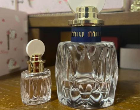 miumiu香水   50ml装   剩2...