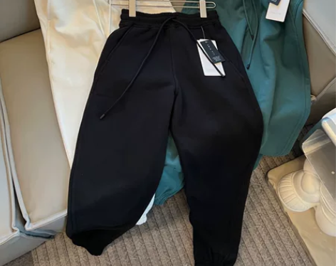 lulu天猫版加绒束脚卫裤 L家超级超级火...