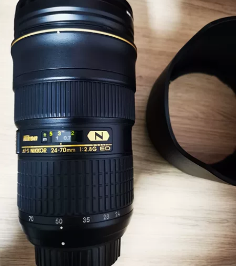 今年春天在朋友那里购置了一支尼康24-70...