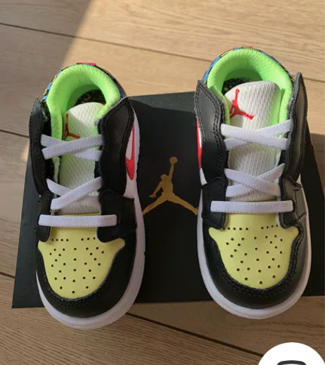 基本全新！乔丹篮球鞋，内长14cm。实体店...