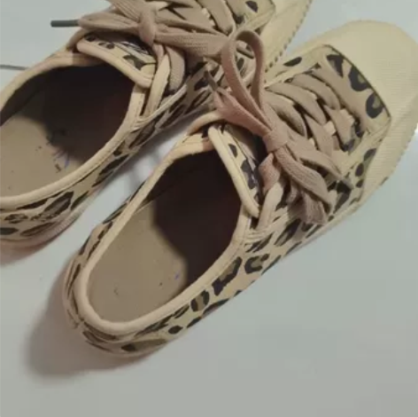 在家闲着没地方放了,鞋子太多了穿不过来,标...