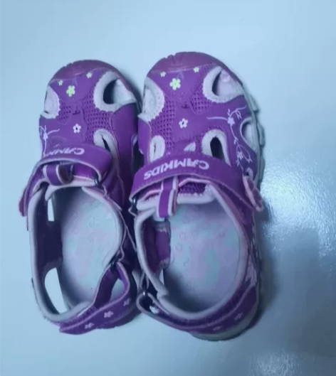 骆驼宝宝凉鞋正品,超好看的紫色。28码。轻...