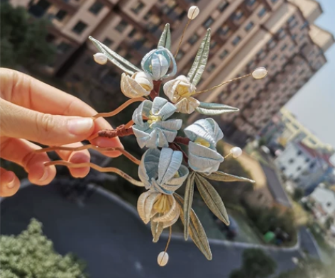 浅蓝缠花发梳一只 包8元运费