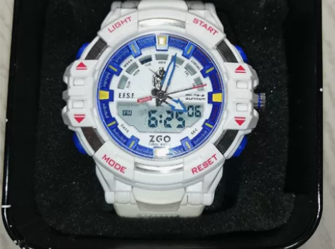 【正港】高达联名电子表，表盘稍有磨损，不细...