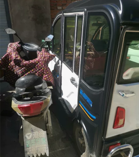 一年的精品美女一手新款电三轮，后面防撞被轻...