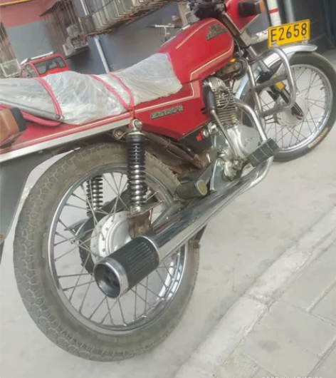 宗申125摩托，轮胎基本新的，舅舅的摩托一...