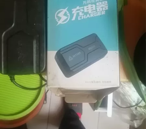 铅酸电池充电器二个,一个60.20,一个7...