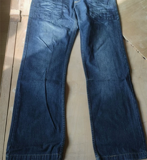 牛仔裤基本全新腰围2尺6 无任何破损 质量...
