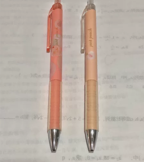 乐桃派对中性笔（用过一次 里面的笔油换成了...