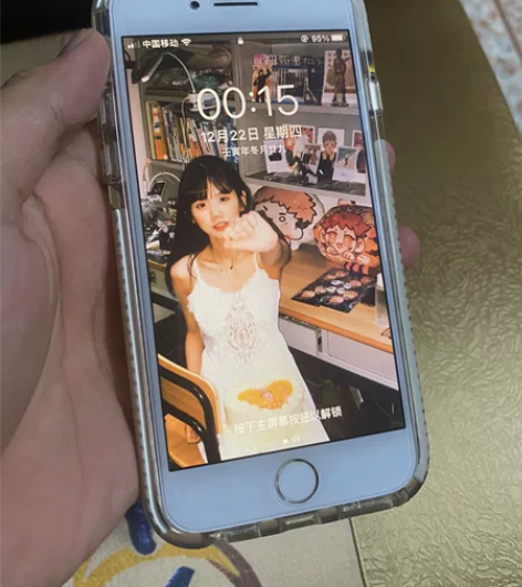自用iPhone 8  64G 无任何毛病...