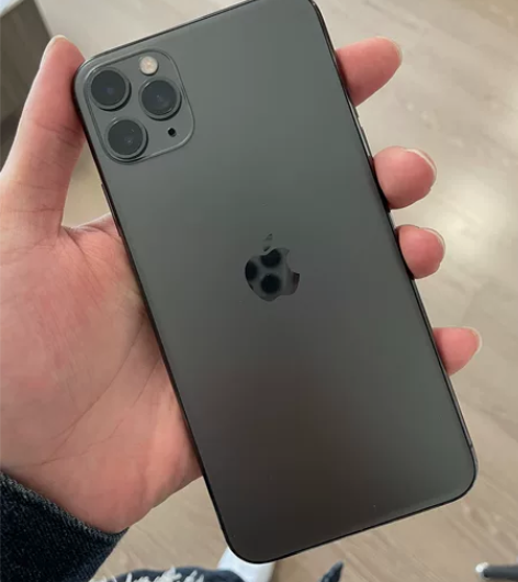 苹果11proMax   刚出的时候买一直...