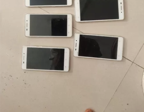 Vivox5系列手机，闲置转让。有7个八成...