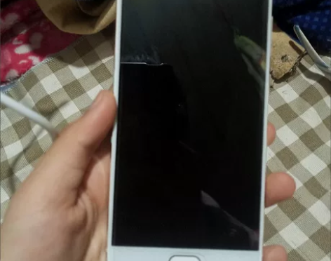 vivoX7土豪金 仅轻微使用痕迹，贱卖了...