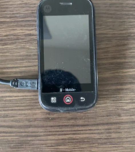 摩托罗拉全键盘手机 可以开机 但开机后没反...