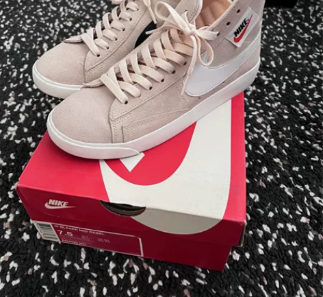 Nike女士冬季运动鞋，尺码37.5，北京...