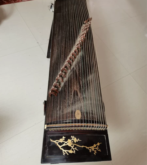 古筝，闲置2年，有落灰。部件齐全，无破损。...