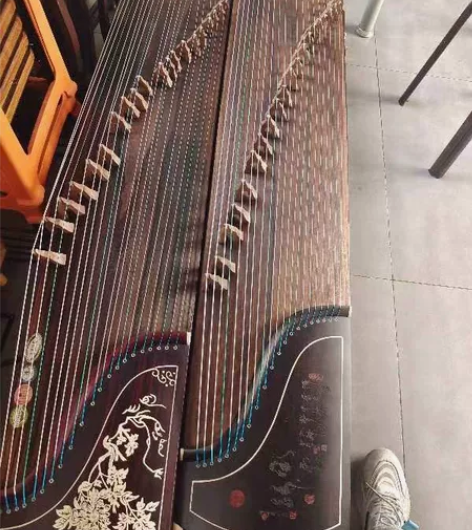 古筝，买就送调音器，谱架等，仅限自提 感兴...