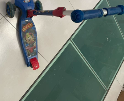 儿童迪士尼滑板，8成新，孩子长大用不到了，...