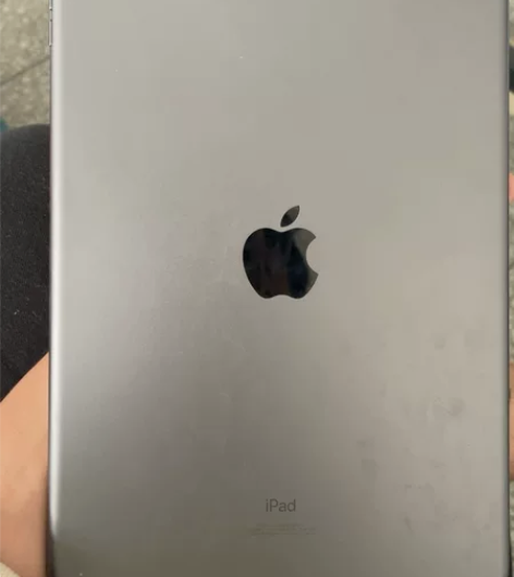 ipad八代wifi版本 128G 去年购...