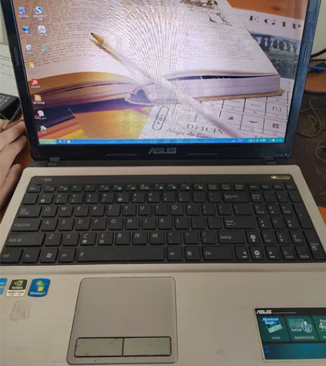 上大学时的笔记本，当时购买花了5500元，...