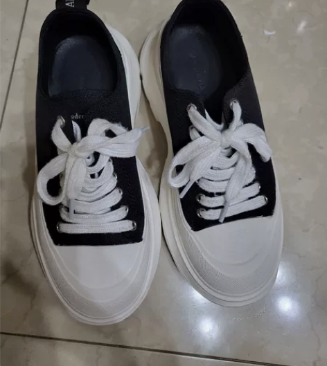 麦昆帆布鞋，35码，买小了，有点顶脚，便宜...