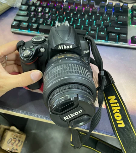 出一台闲置，尼康单反，型号D5000，实物...
