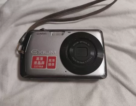 卡西欧ex-s7，1210万像素，3倍变焦...