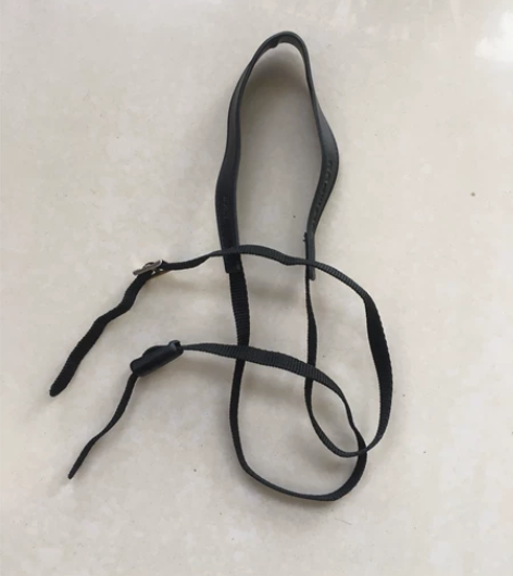 奥林巴斯小型相机背带，有使用痕迹 感兴趣的...