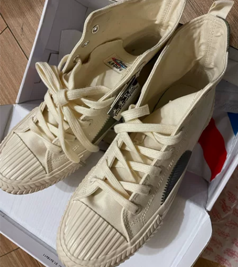 飞跃男士高帮帆布鞋 如图,某宝旗舰店购入。...