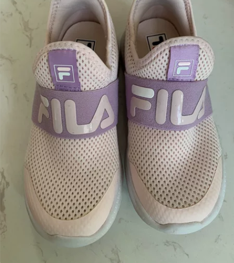 斐乐fila一脚蹬女童鞋,没穿几次,鞋底都...