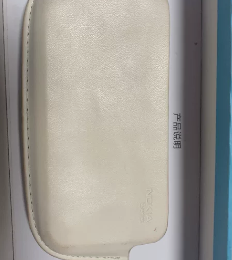 诺基亚手机皮套，E系列的手机用。有使用痕迹...