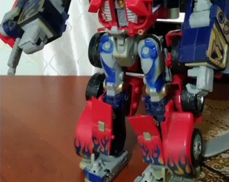 正版变形金刚，初版老物件有氧化，默认普快包...