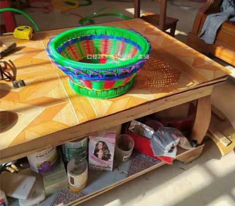 家人闲暇编的篮子，可以装水果一些杂物，尺寸...