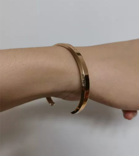 PLAYBOY正品手镯  搁着一直没戴过 ...