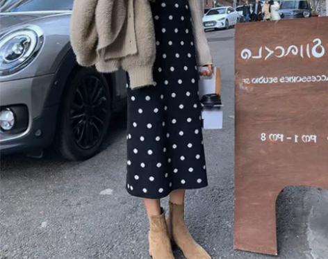 波点半身裙初秋季2022新款针织包臀裙高腰...