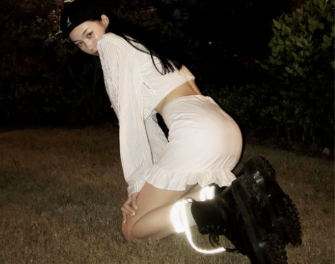 桥花帅气白色半身裙短款a字型港风高腰裙子女...