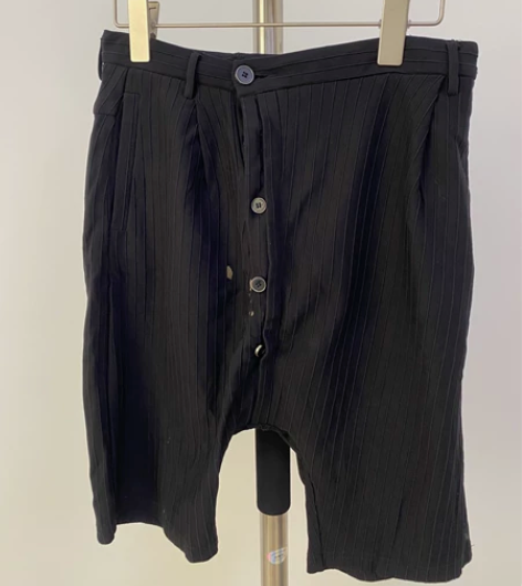 品立男士短裤 本人166瘦 这件被漂白水泼...