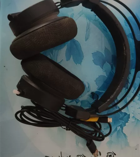 万魔耳机,有点旧不过不影响使用,需要下载万...