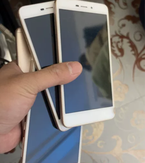 红米手机4台 可以正常使用 感兴趣的话点“...