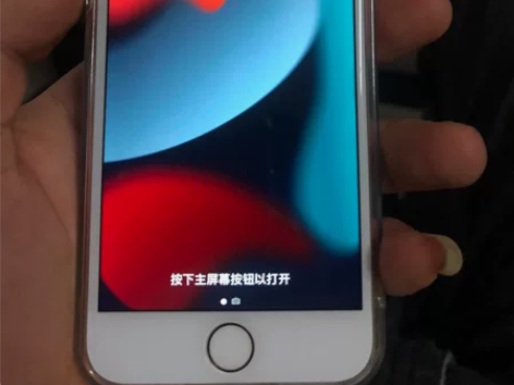 出一台自用苹果8 一直自己在用，只换过电池...