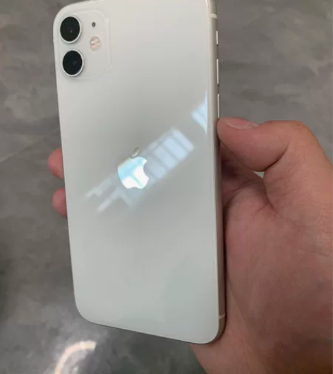 自用苹果11白色，64g，无拆无修无进水，...