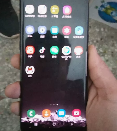 三星note8 自用,屏幕有黑点,后壳坏。...