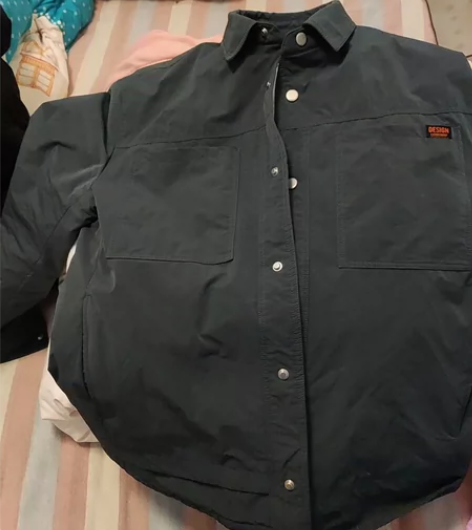 轻薄羽绒服，茄克款，媳妇年初买的，洗过一次...